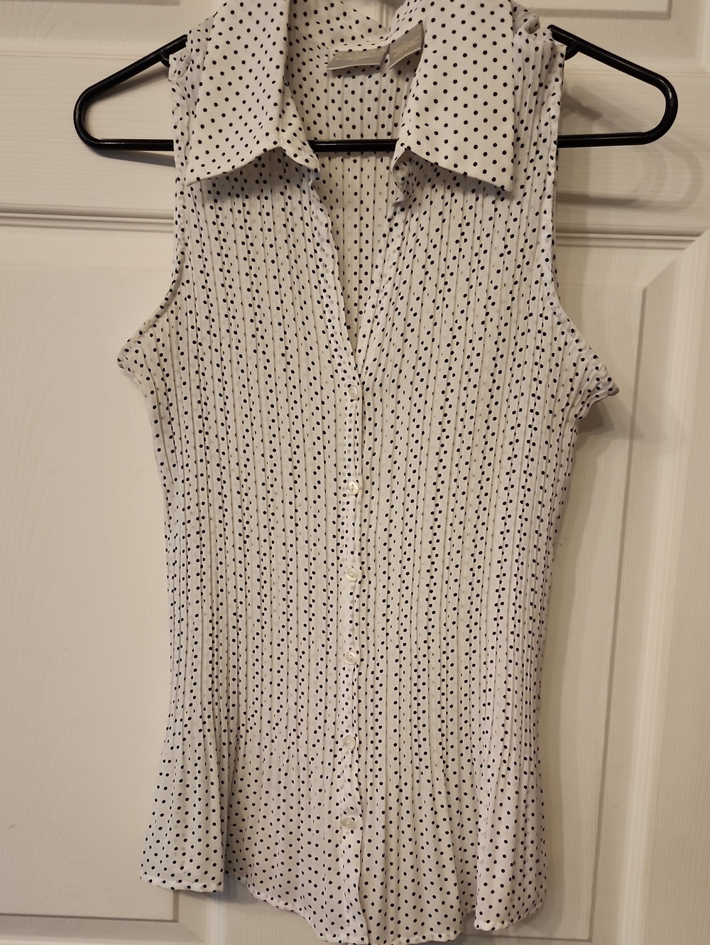Fashion Bug White Sleeveless Button-Down Top with Black Polka Dots